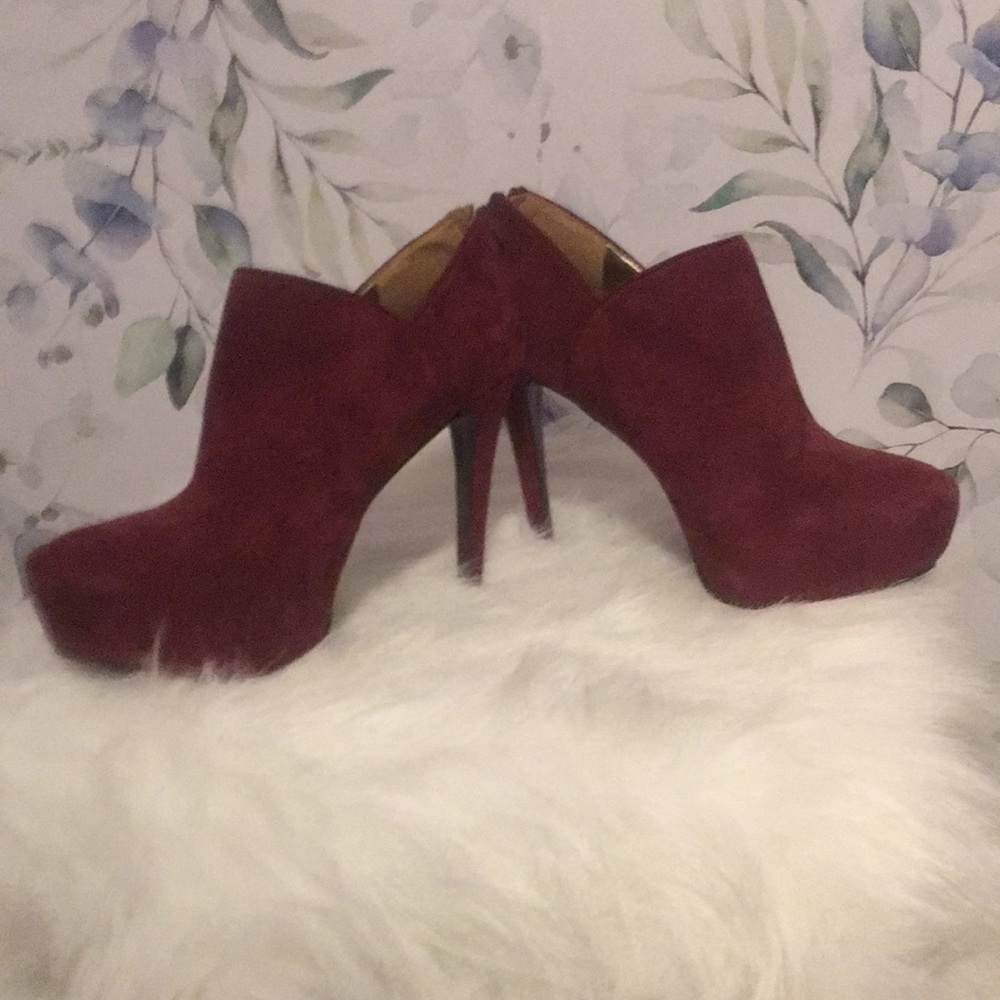 Burgundy Nine West heels. Size 6.5.